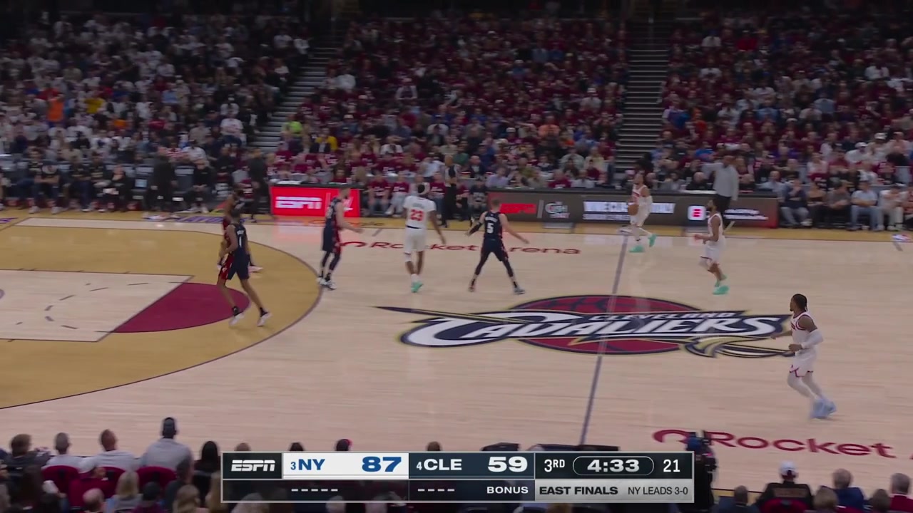 Landry Shamet with the driving dunk to put the Knicks up 30 points in the 3rd quarter