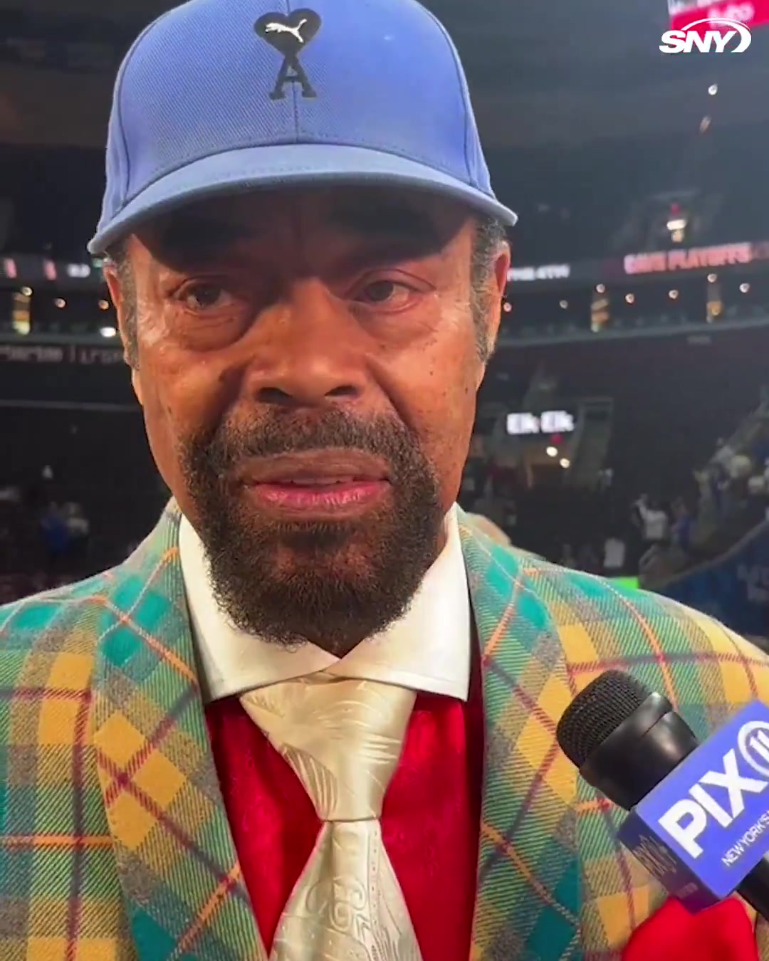 SNY It's been a long time Carrying on the tradition passing it down to Jalen He's the guy now that has to carry it You got to capitalize when you get there so we're gonna stay on him Clyde Frazier on giving Jalen Brunson the Larry Bird Trophy alongside Patrick Ewing
