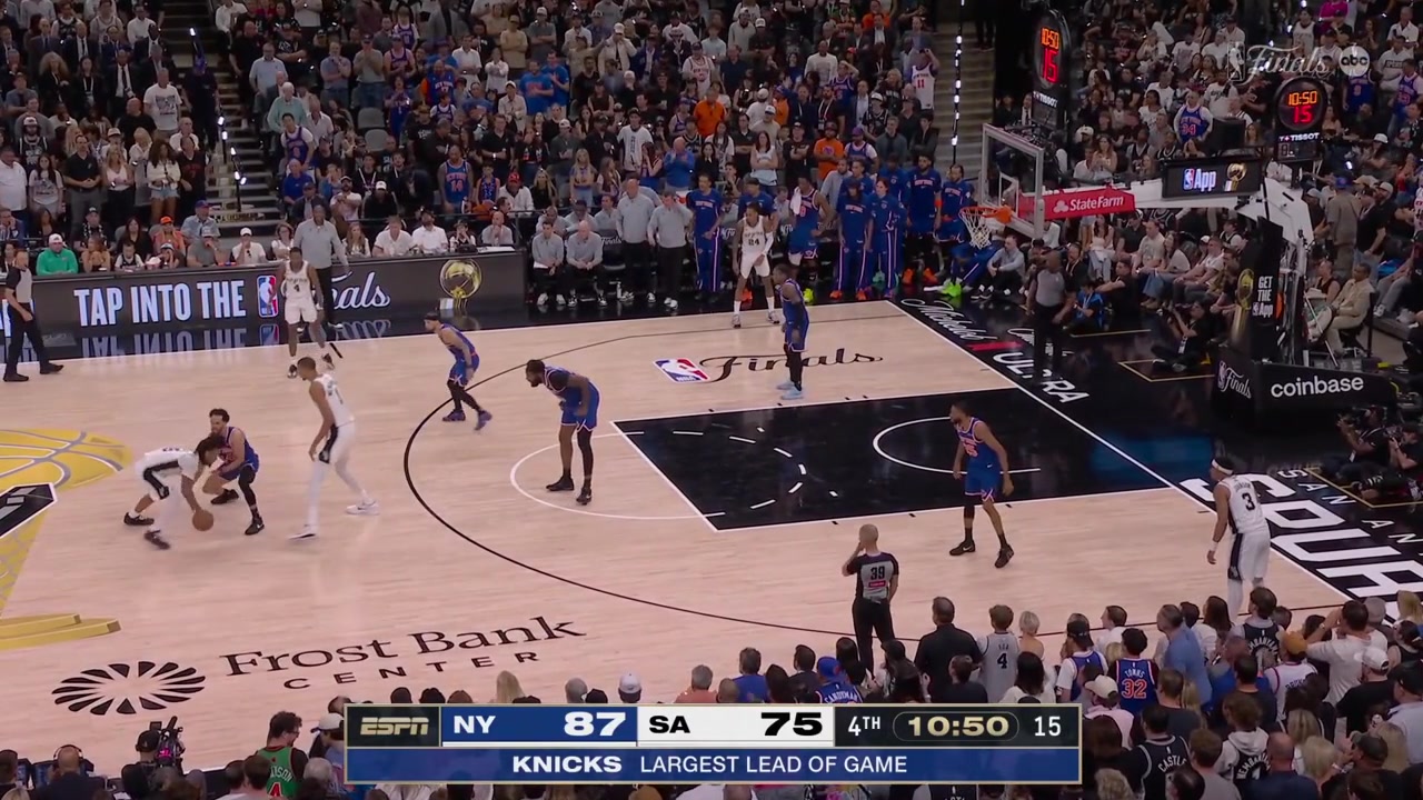 Victor Wembanyama hits the 3-pointer to give him 22 points