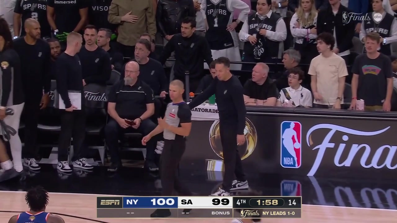 Jalen Brunson with the layup off the beautiful give and go off the inbound with Mikal Bridges