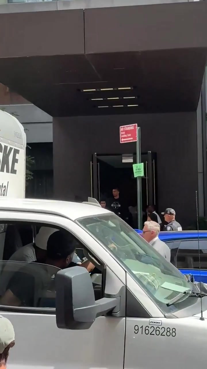 Knicks fans with some choice words as Victor Wembanyama leaves his hotel