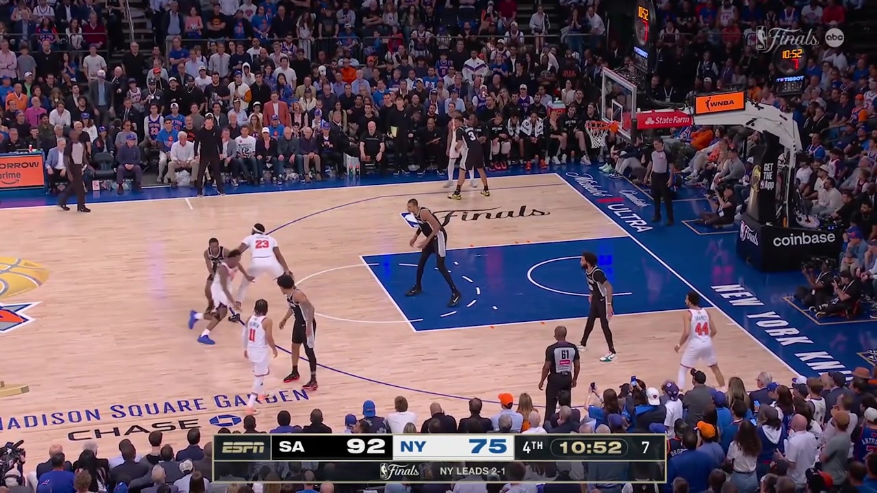 Lowlight Robinson misses the open lob-dunk