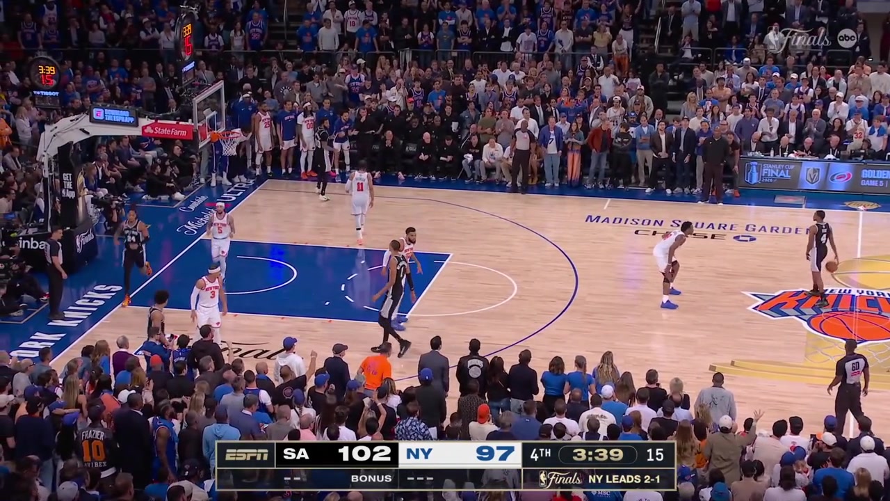 Victor Wembanyama hits a clutch jumper with Karl-Anthony Towns all over him