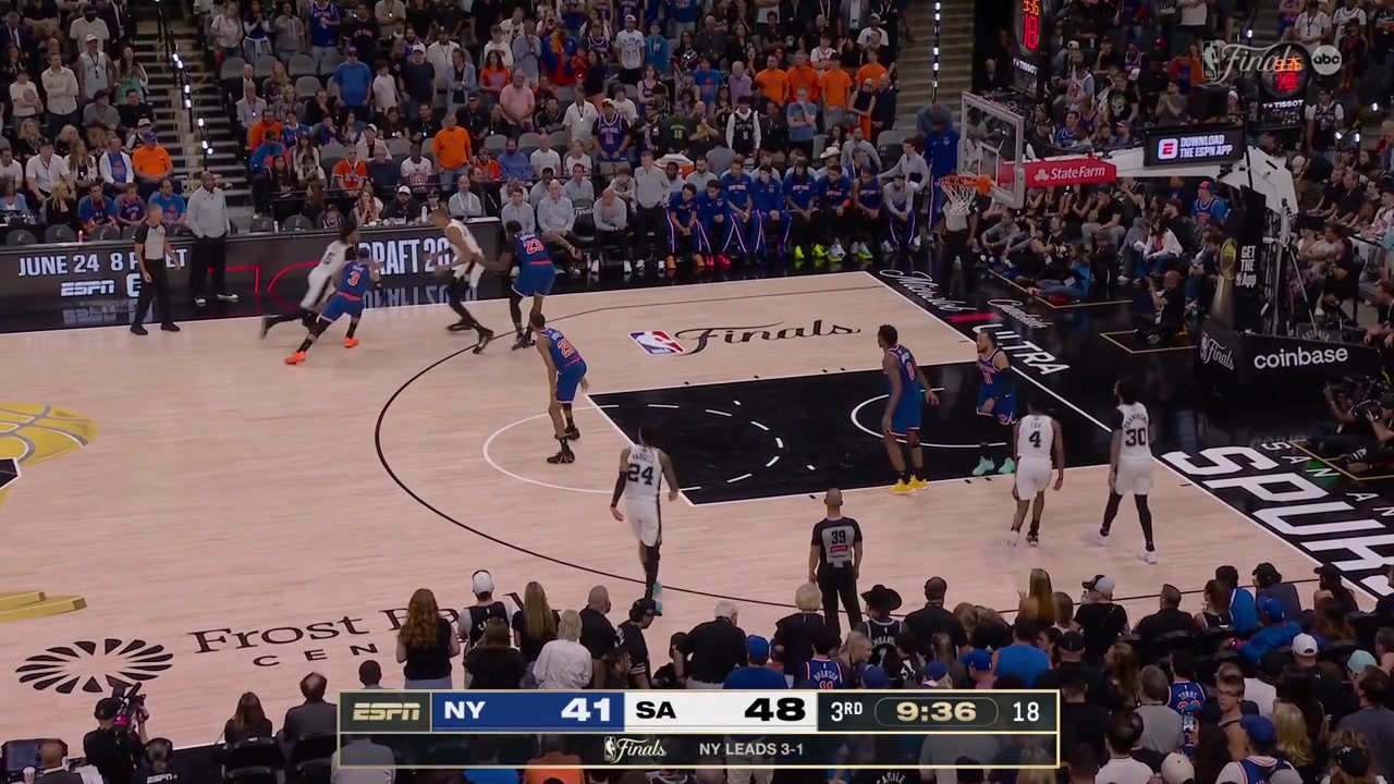 Julian Champagnie hits the step back 3 for his 4th 3-pointer of the night The Spurs are up 10 points again