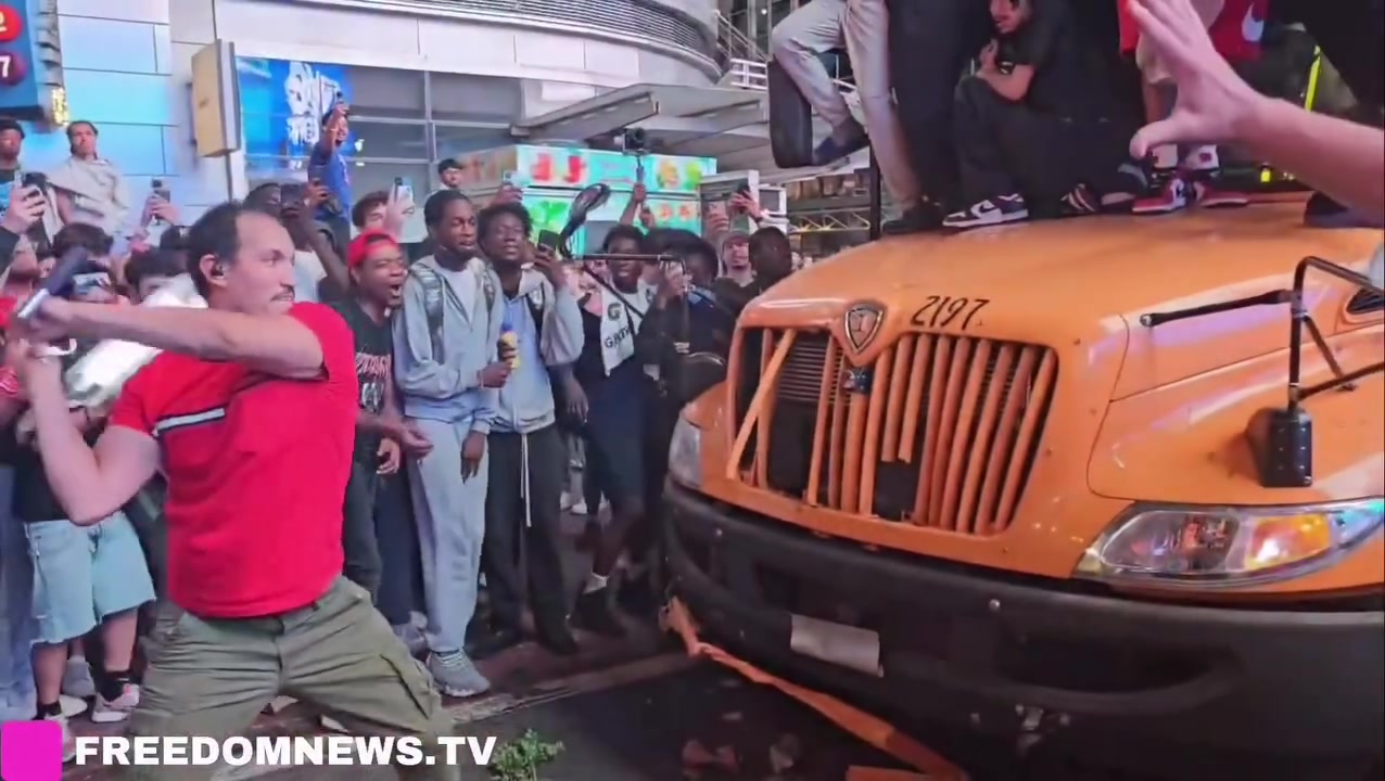Knicks Fans Beating School Bus With Scooter After Winning Championship