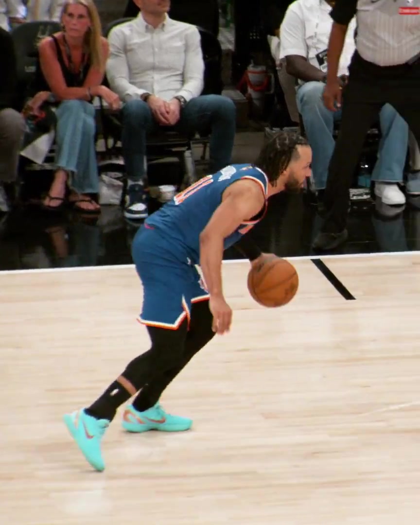 This angle of the Brunson crossover of Wemby