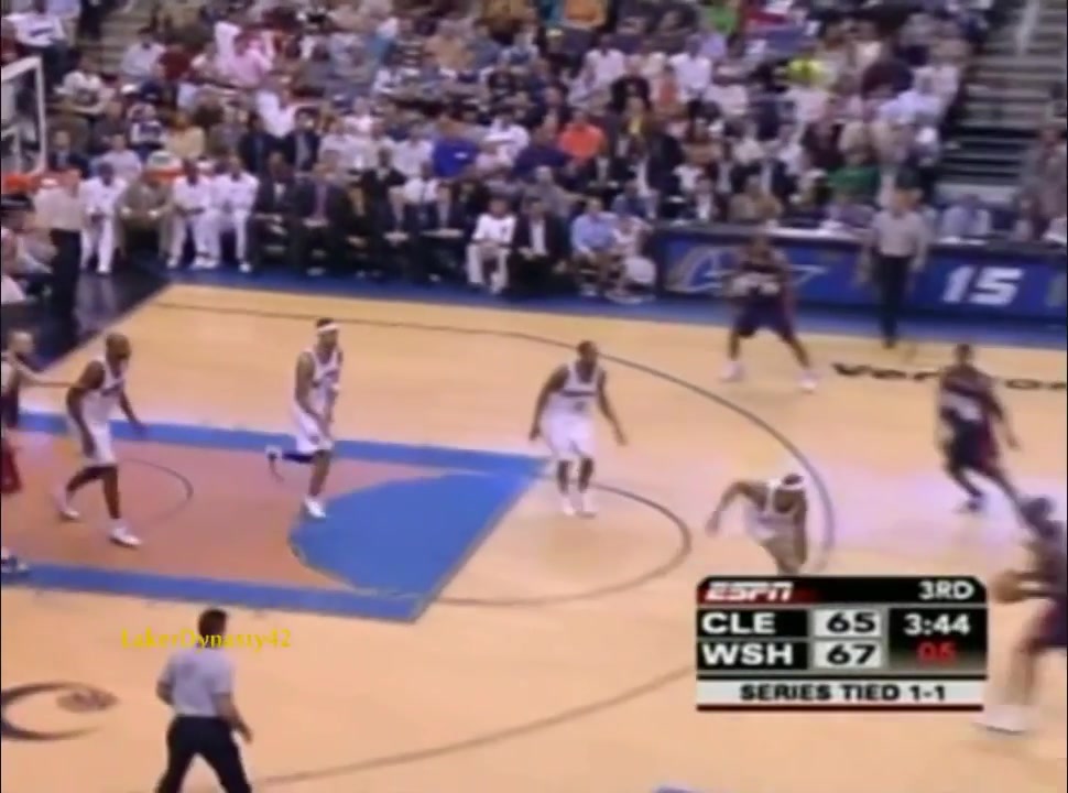 Arguably LeBron's best pass ever - an absolute bullet to Big Z for the easy basket 2006