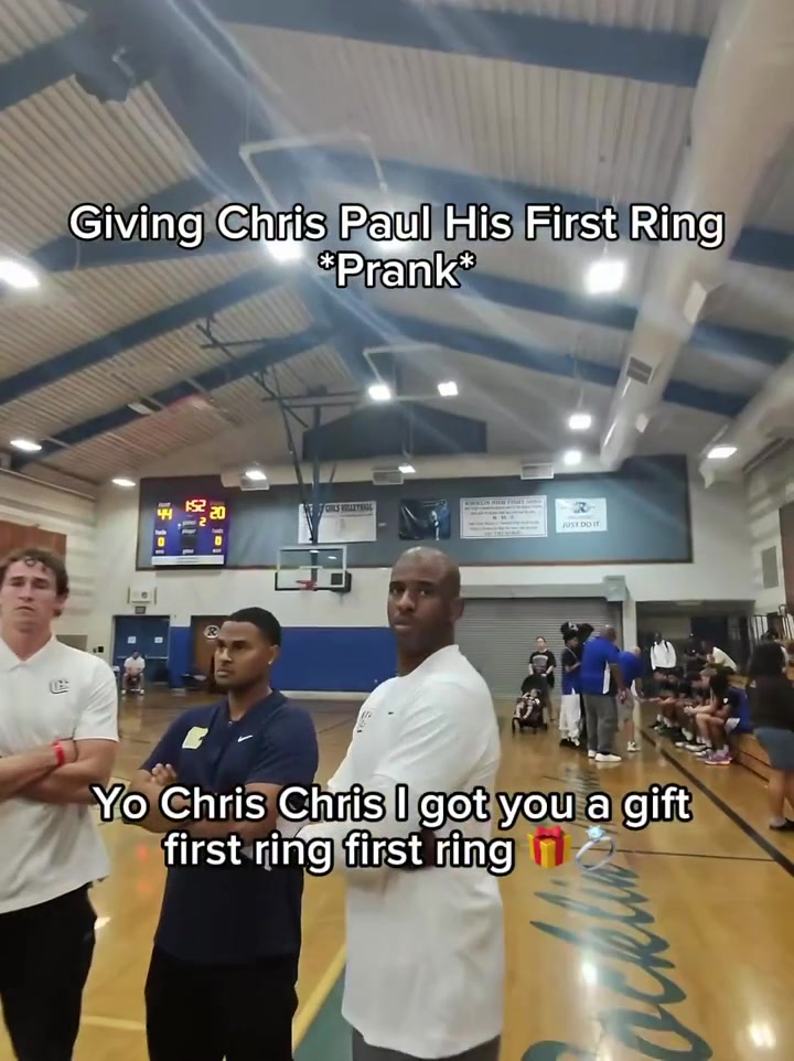 A fan trolled Chris Paul by giving him his first ring You sold 2-0 Come on