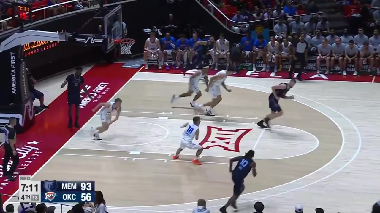 Otega Oweh with the powerful slam