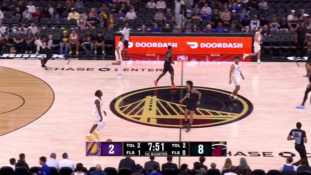 Cameron Carr finds Anton Watson for the 3-pointer