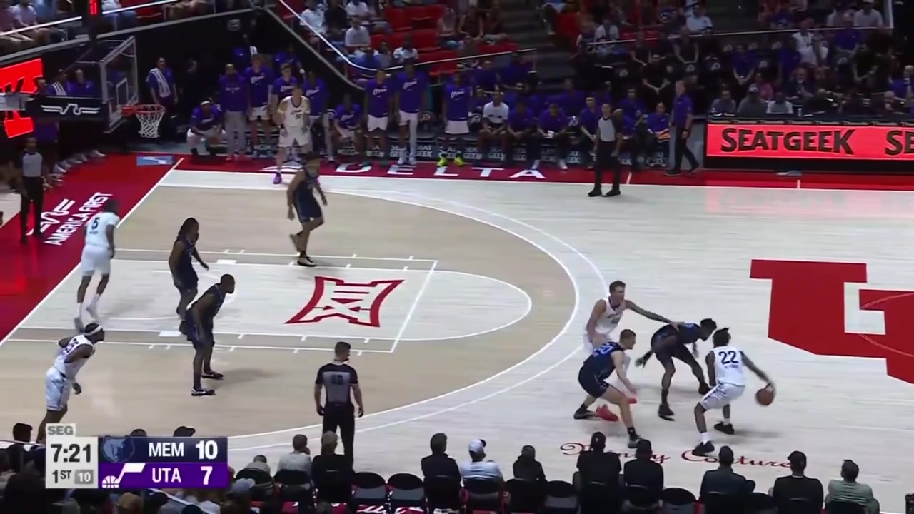 Darryn Peterson finds Blake Hinson for the And-1 corner 3 then grabs a rebound and finds Hinson for another quick 3The rookie Brendan Hausen hits a 3-pointer and Peterson scores the layup at the other end with a replay