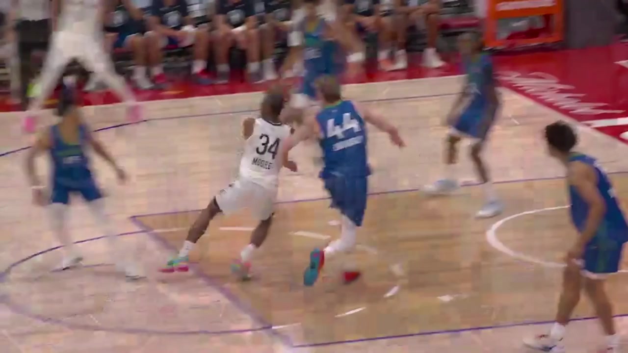 Replays of Markquis Nowell highlights from the game so far