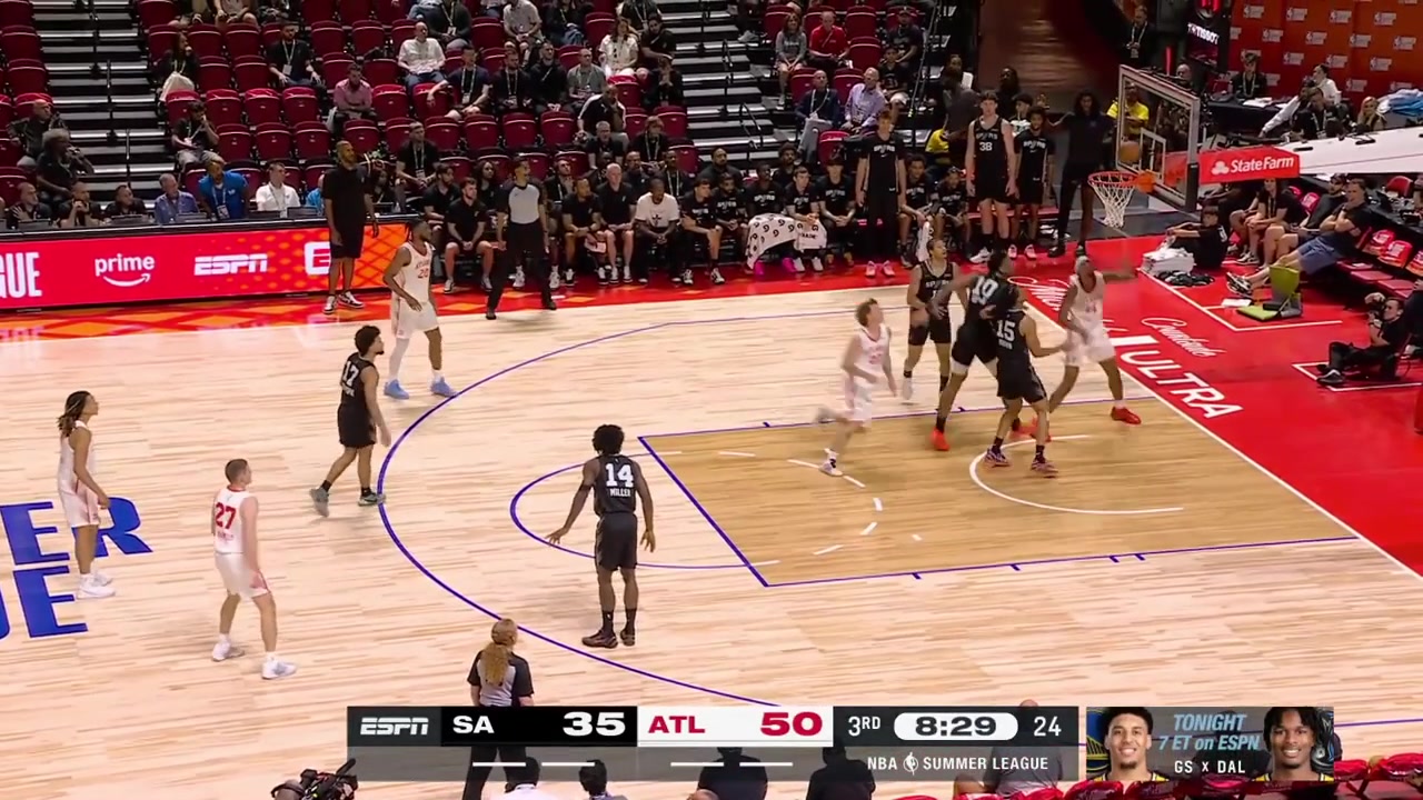 Carter Bryant with the beautiful reverse layup on Kingston Flemings and shortly after goes around Flemings with the hop step and dunks it with replays