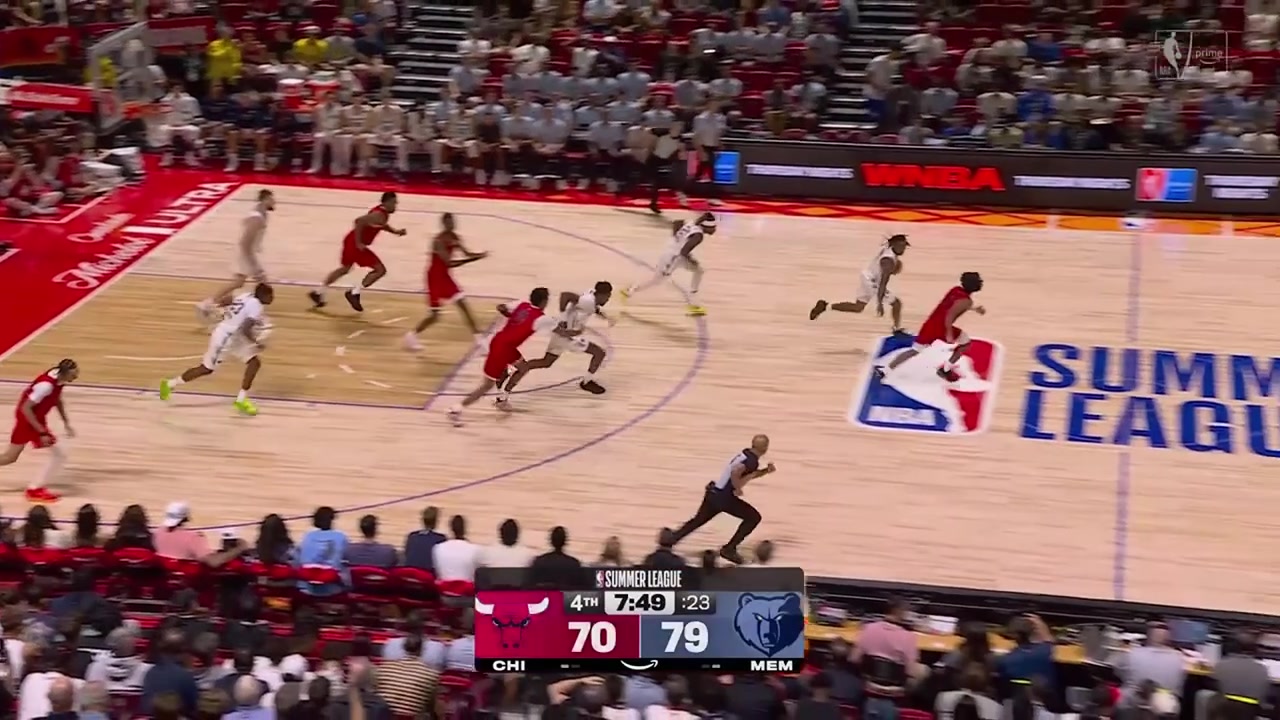 Javon Small gets the steal on Caleb Wilson and lobs it to Olivier-Maxence Prosper for the dunk