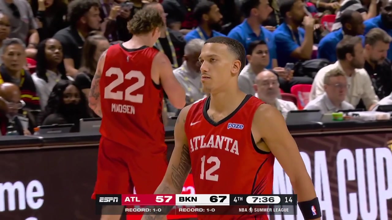 Henri Veesaar finds Kobe Johnson for the layup and shortly after Kobe finds Veesaar for the powerful poster dunk over Tyler Bilodeau with replays