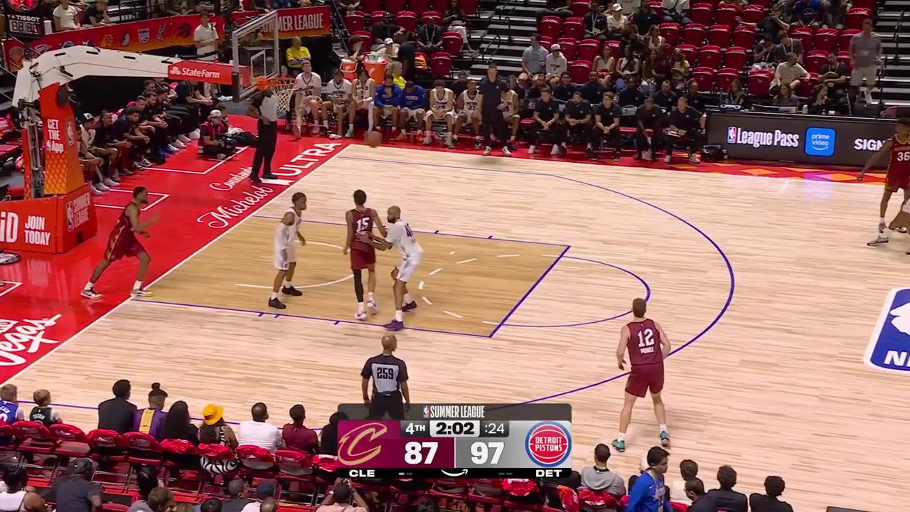 Meleek Thomas with the powerful two-handed jam late in the 4th quarter to give him 27 points with replays