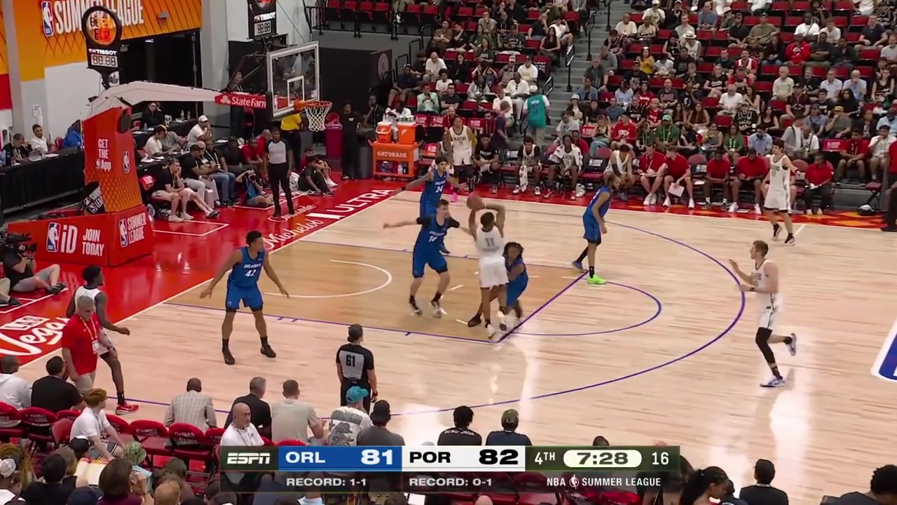 Phillip Wheeler with a nasty poster dunk over two Blazers including a poster dunk on Andrew Carr with replays