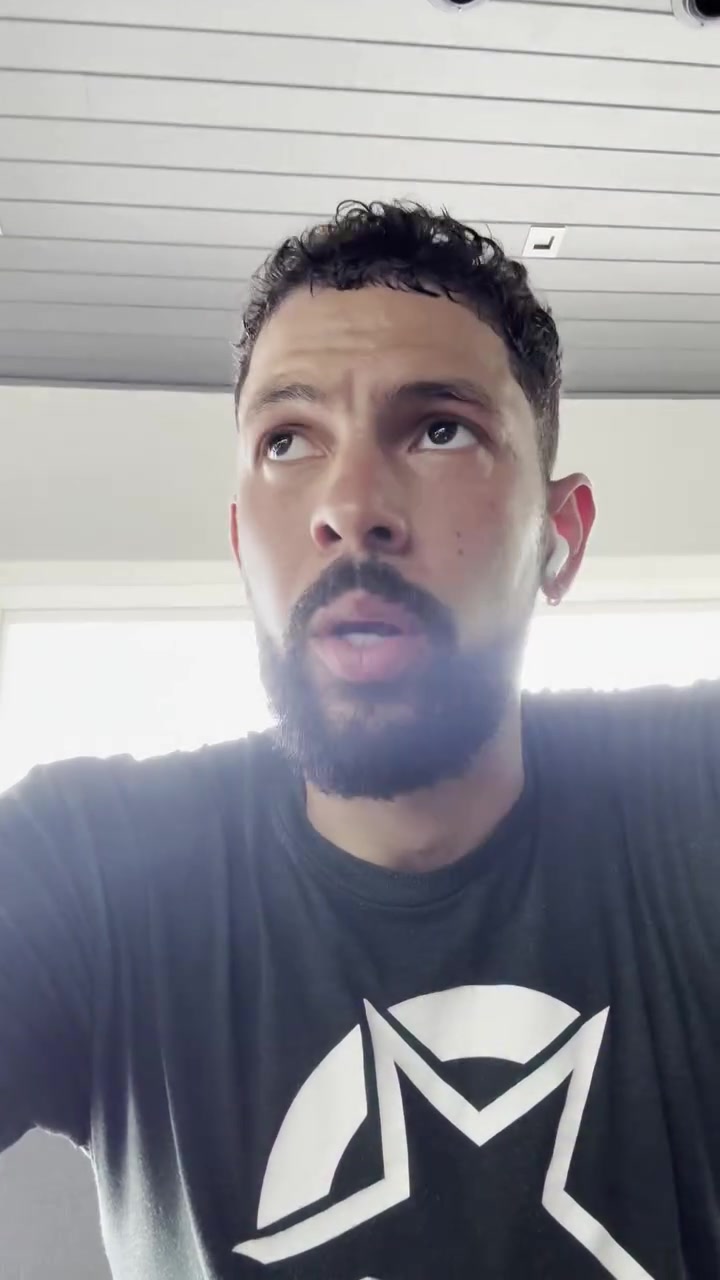 Austin Rivers Trashes Anonymous Sources Around Jaylen Brown We got a smear campaign by a bunch of anonymous sources Nobody puts their name out of course It's a bunch of twerps A lot of people who have no background in basketball never really put any weight or any work or sweat in the game