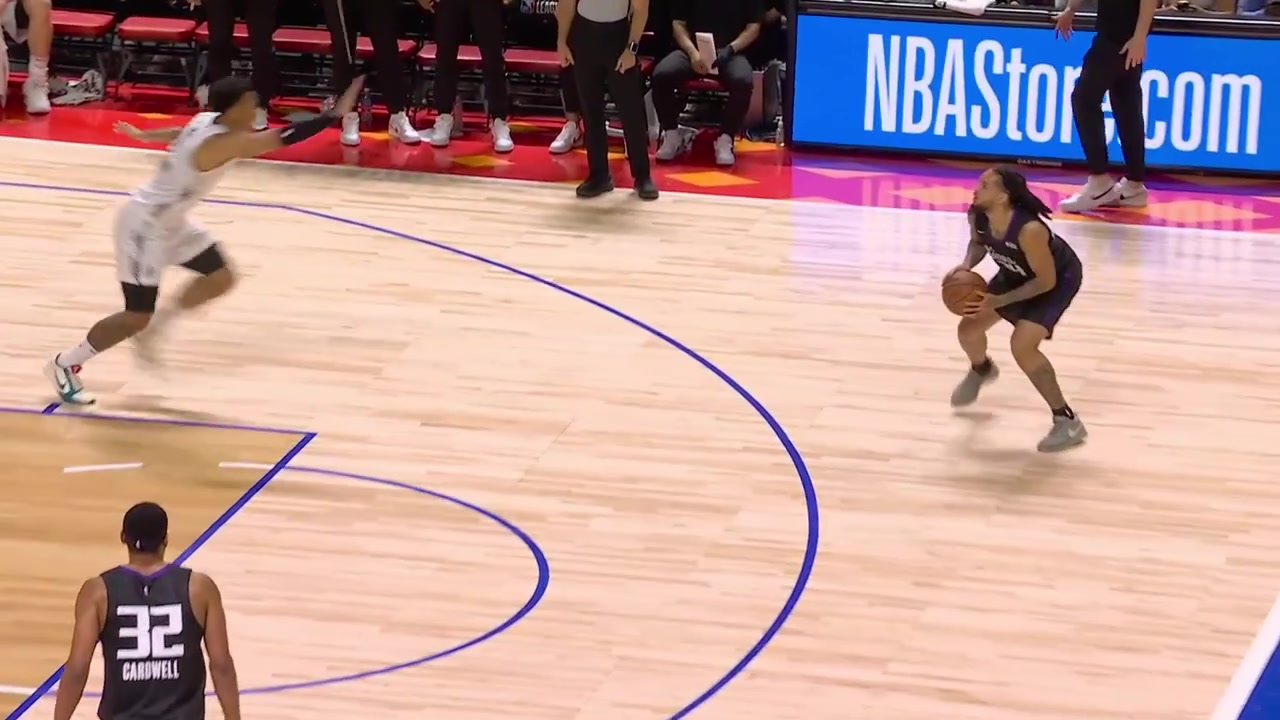 Replays of some Emanuel Sharp highlights from the game vs the Nets
