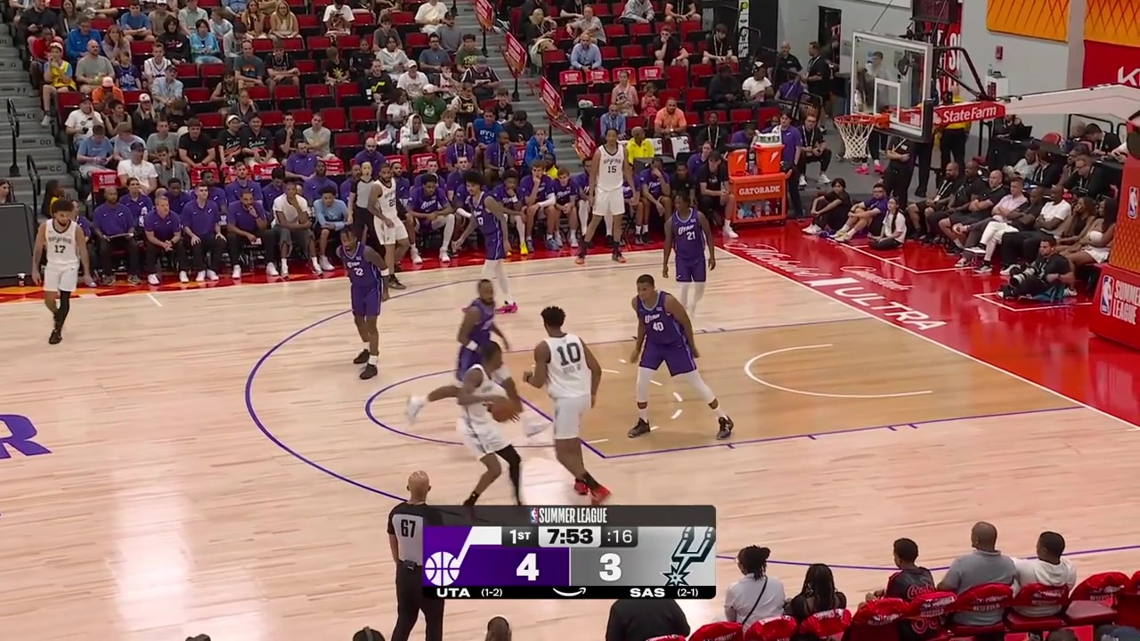 Tarris Reed Jr backs down the defender and scores through contact