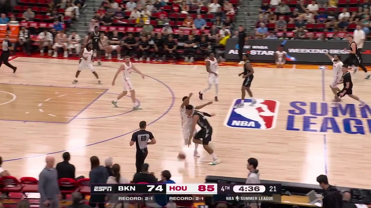 Isaiah Crawford gets ejected from a Summer League game