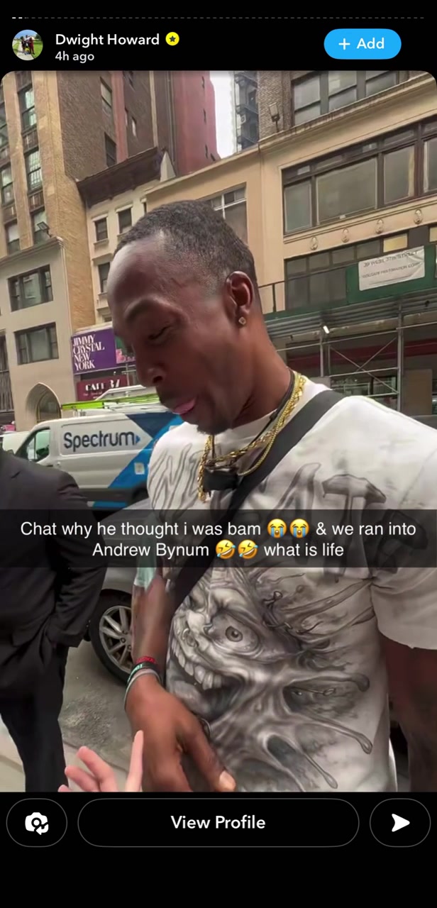 Dwight Howard randomly runs into Andrew Bynum in NYC