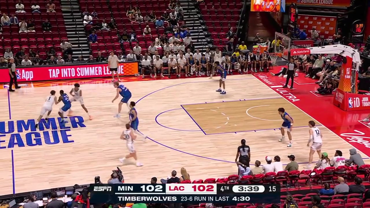 Keaton Wagler drives and finds Baba Miller for the clutch 2 under the rim giving the Clippers the lead