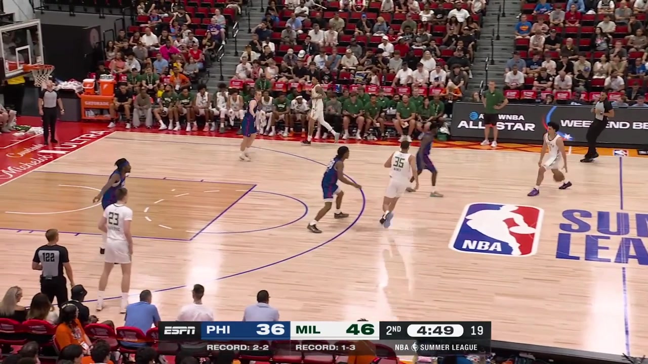 Brayden Burries with the driving layup