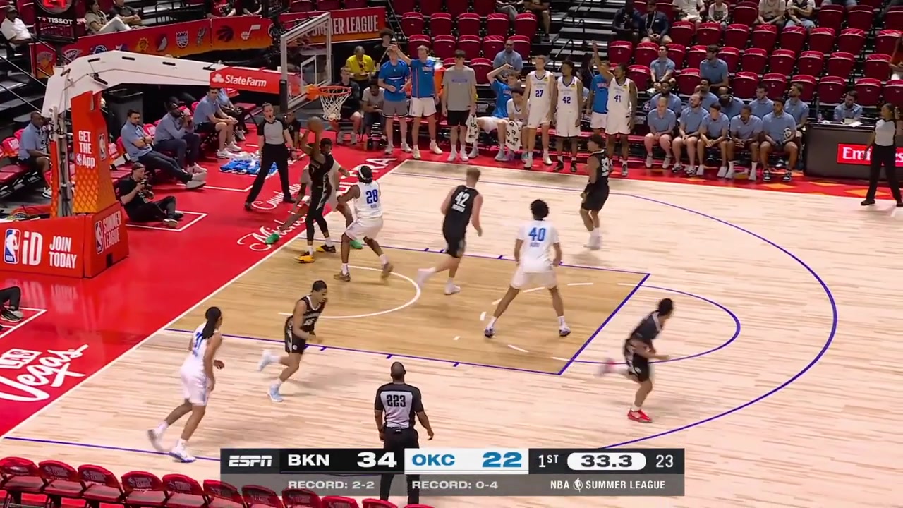 John Ukomadu hits the 3-pointer to give him 14 points in the 1st quarter