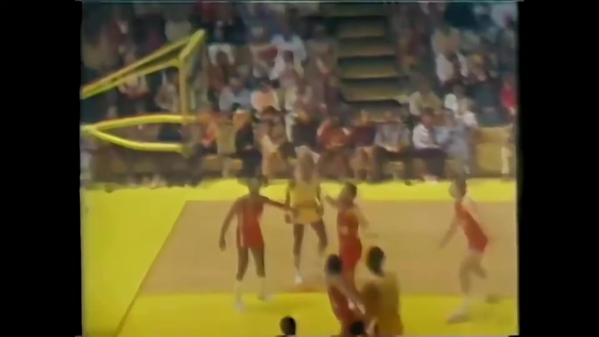 Johnny Davis hits a buzzer-beater from over half court to end the 1st quarter in Game 1 of the 1977 WCFPortland Trail Blazers vs Los Angeles Lakers - 1977 Western Conference Finals - 5677