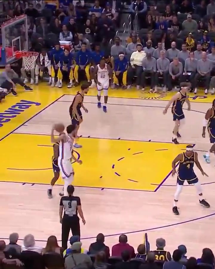 Chet Holmgren trying to back down 6 foot Chris Paul