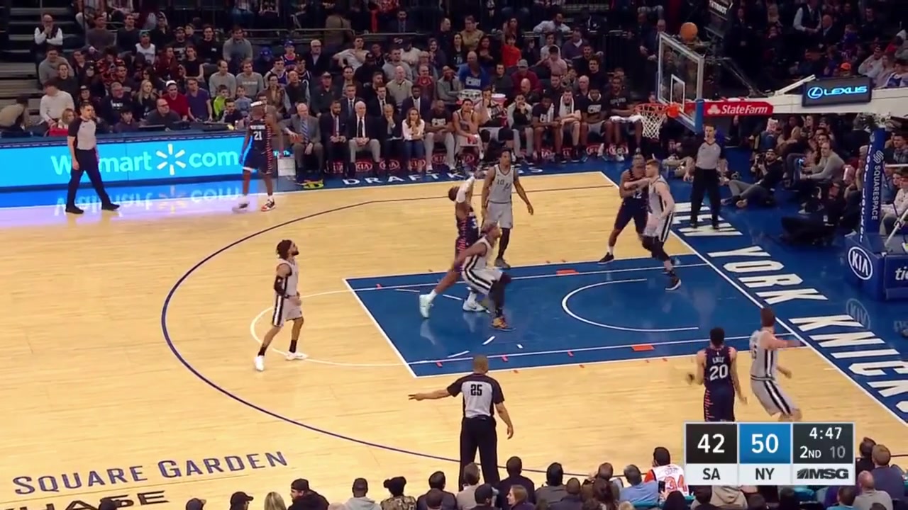 Dennis Smith Jr ALMOST puts Dvis Bertns on a really nasty poster dunk sending the entire Madison Square Garden buzzing with replaysMulti-broadcast - EN1EN2CH 2242019