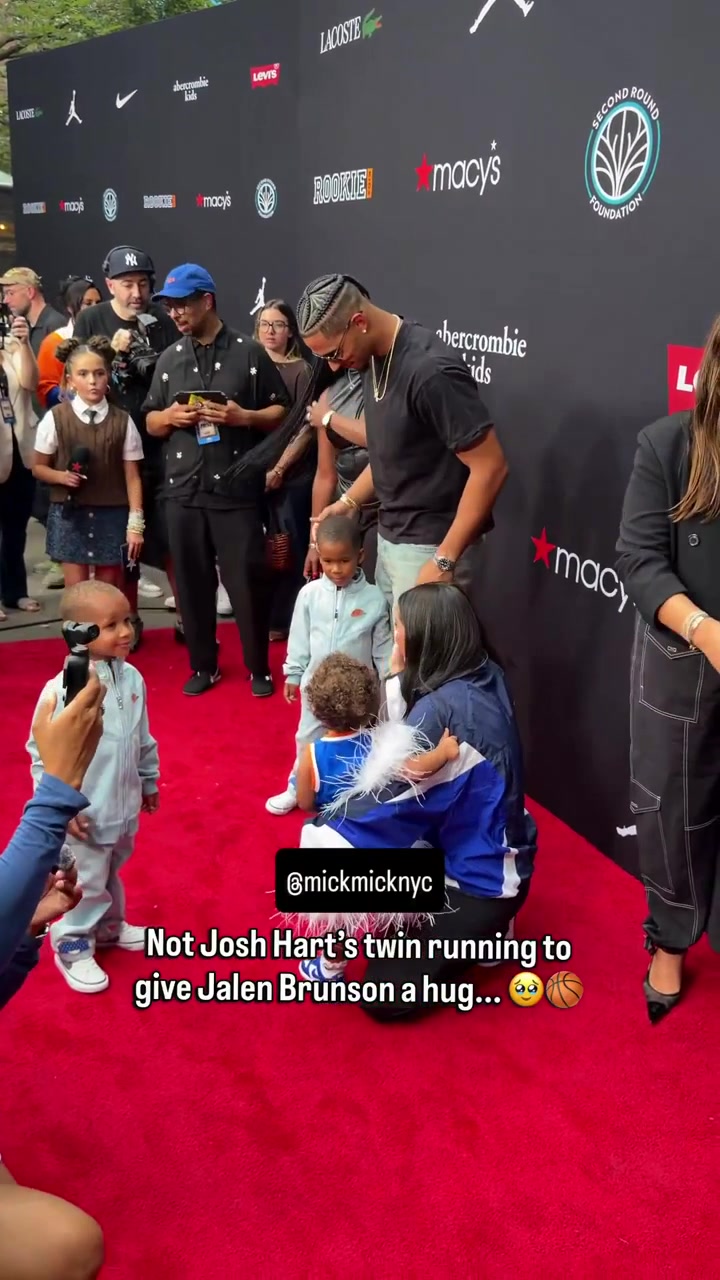 Josh Harts son spotted Jalen Brunson arriving on the carpet and immediately ran over to give him a hug