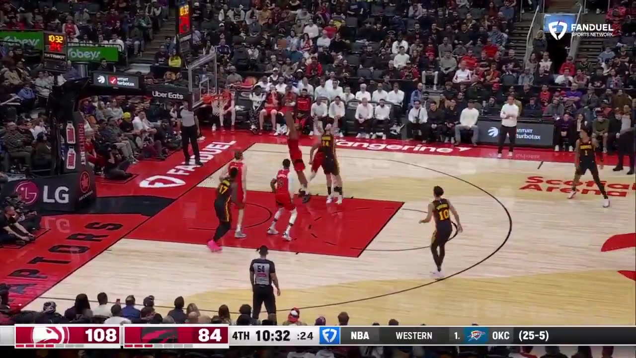 Scottie Barnes gets rebound pegs Jakob Poeltl in the head with pass