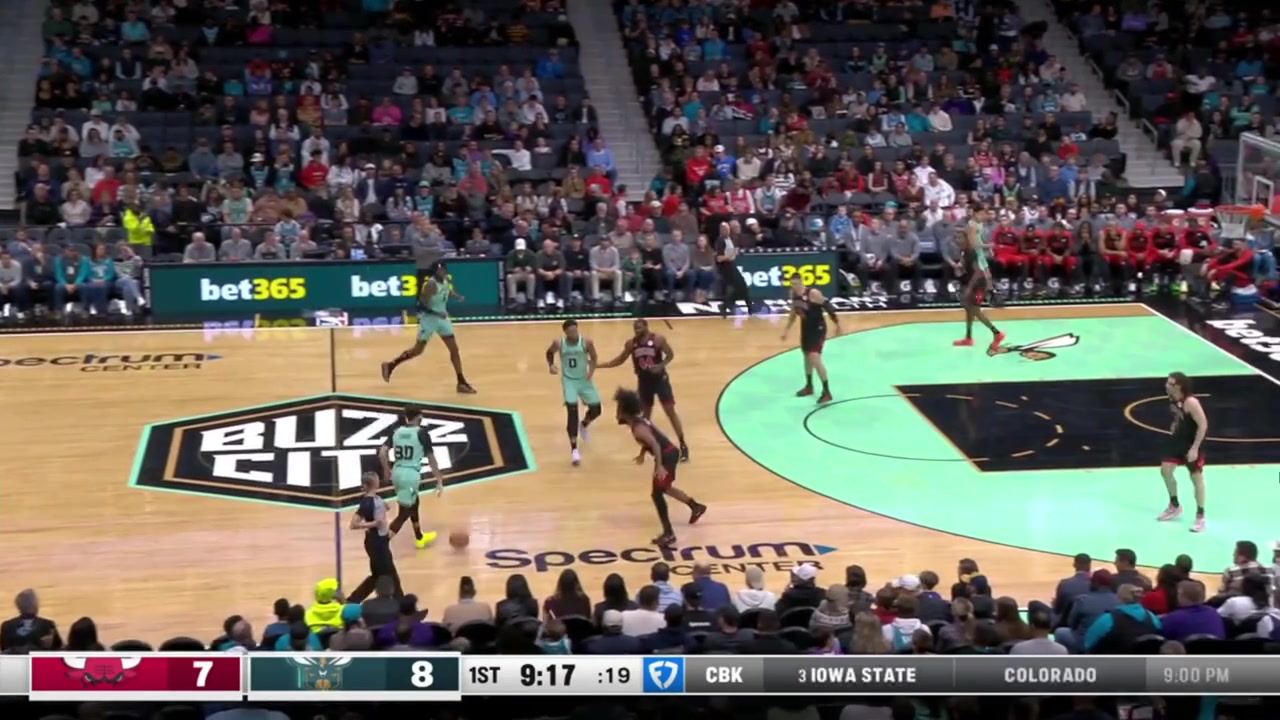 Seth Curry starts the game scoring 12 straight points much to his father Dell's delight