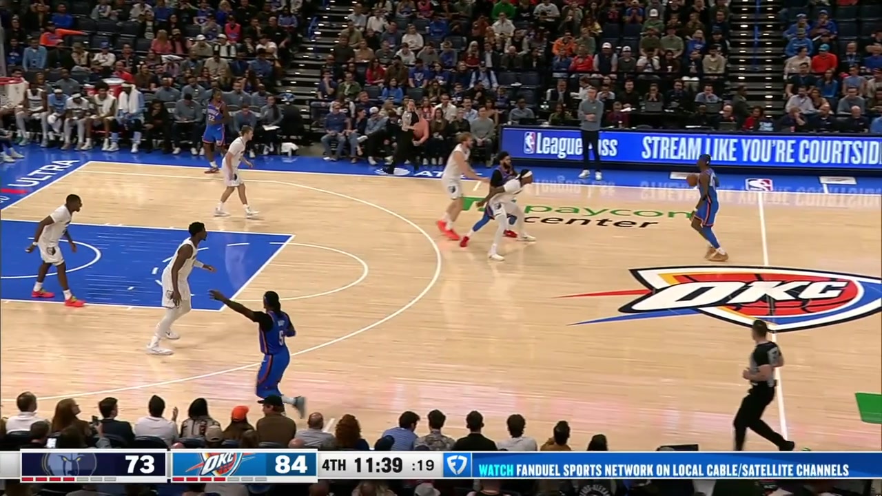 Shai Gilgeous Alexander with the jumper that gives him 21 points in the game and 100th straight game with 20 points or more with a replay Amazing