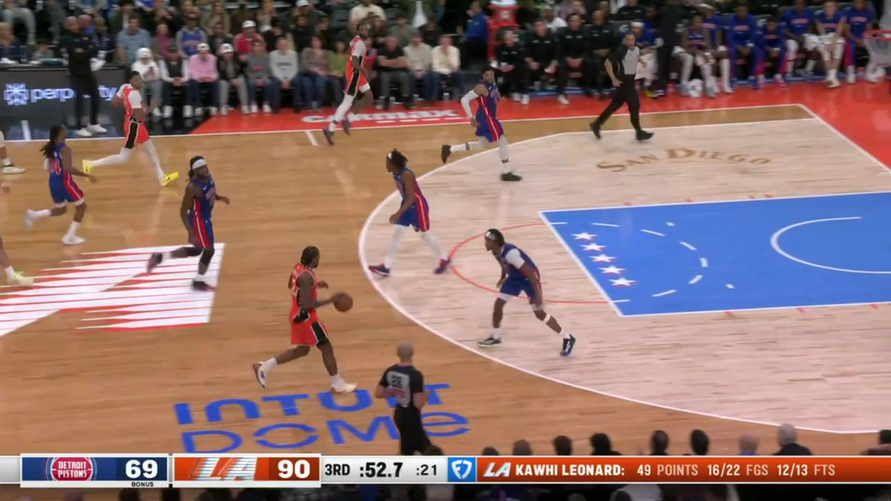 Kawhi Leonard with the fadeaway jumper to give him 51 points with 488 seconds remaining in the 3rd quarter