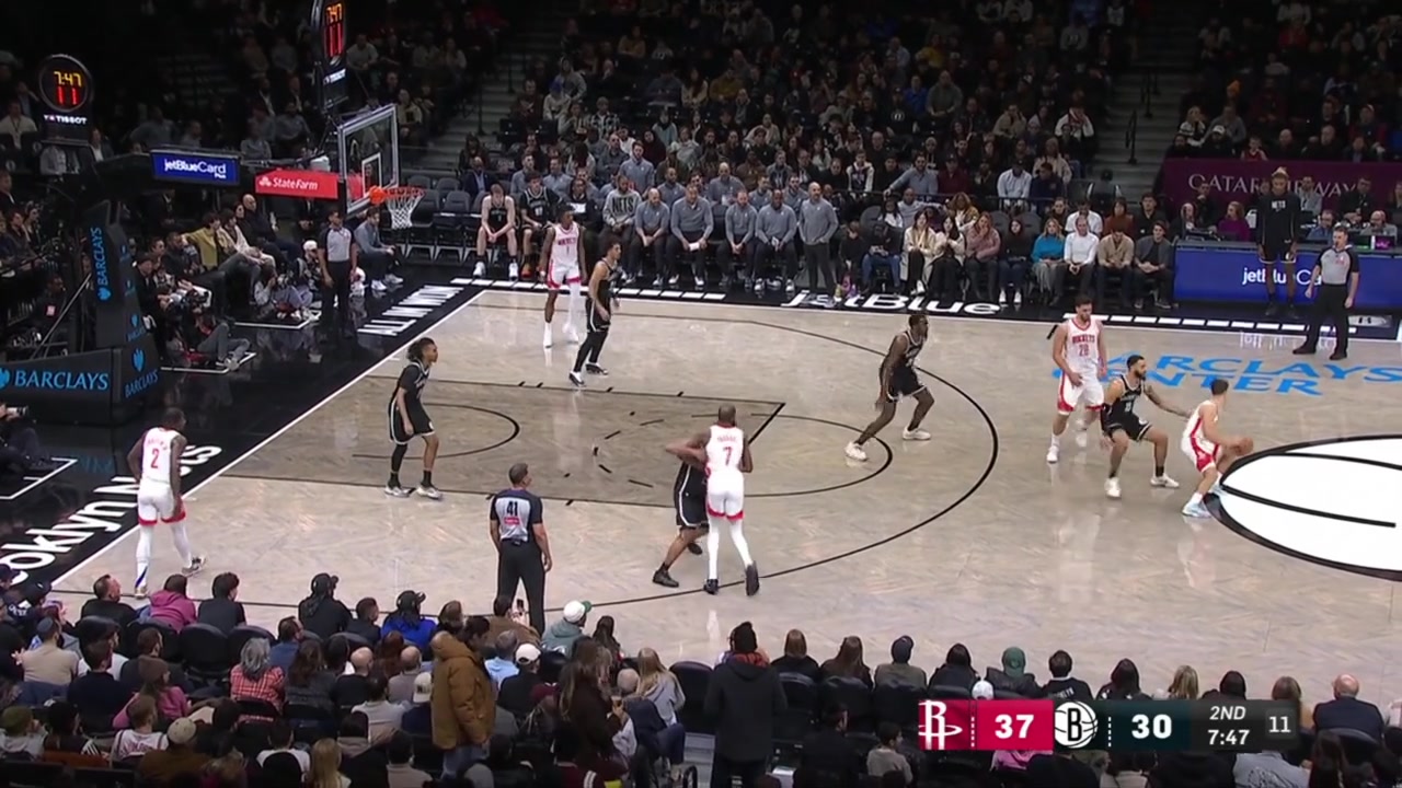 Durant goes to work on the block turns and hits the baseline fadeaway