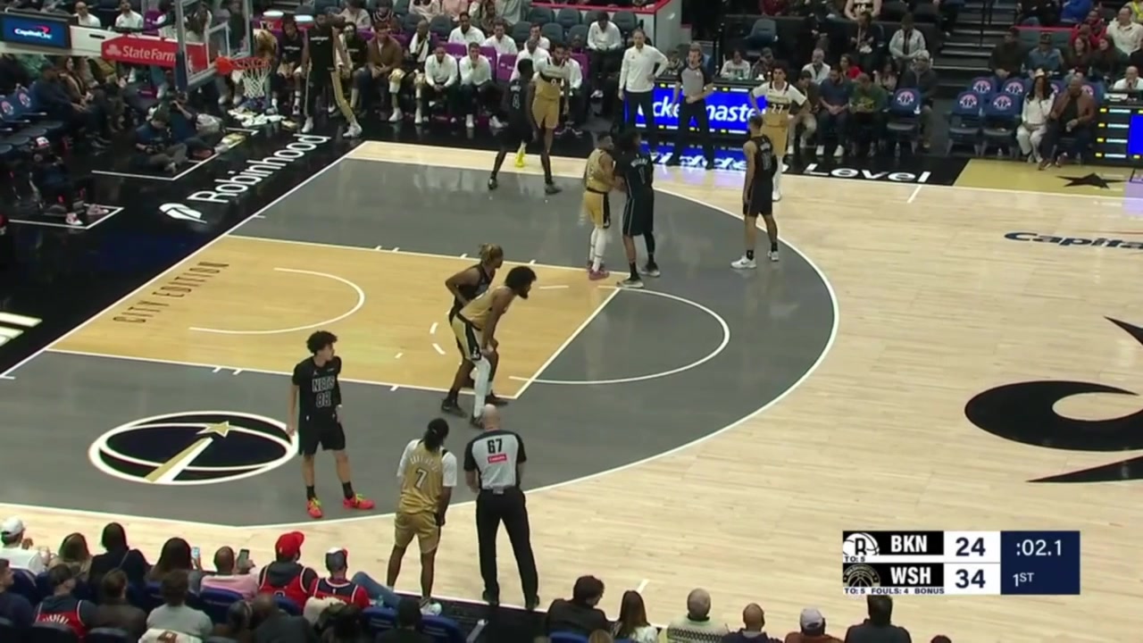 Justin Champagnie hits the 3 off of the inbounds pass to end the first quarter