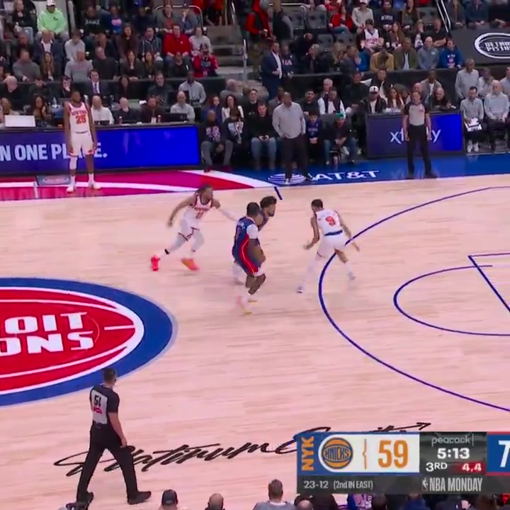 Cade goes through the legs into an in and out dribble and finishes the TOUGH And-1 He's up to 29 points and 9 assists