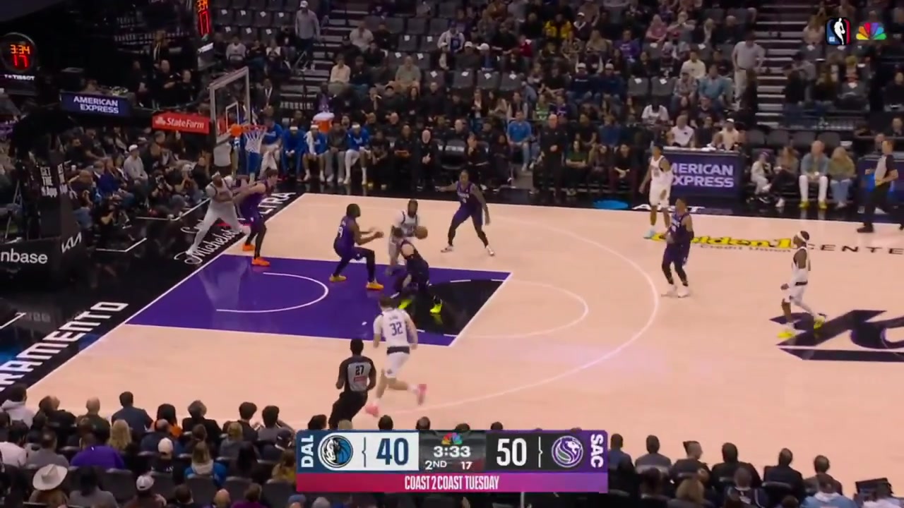 Precious Achiuwa goes to coast to coast and finishes with a powerful poster dunk over Flagg - multi-broadcast with replays EN1EN2ESPT