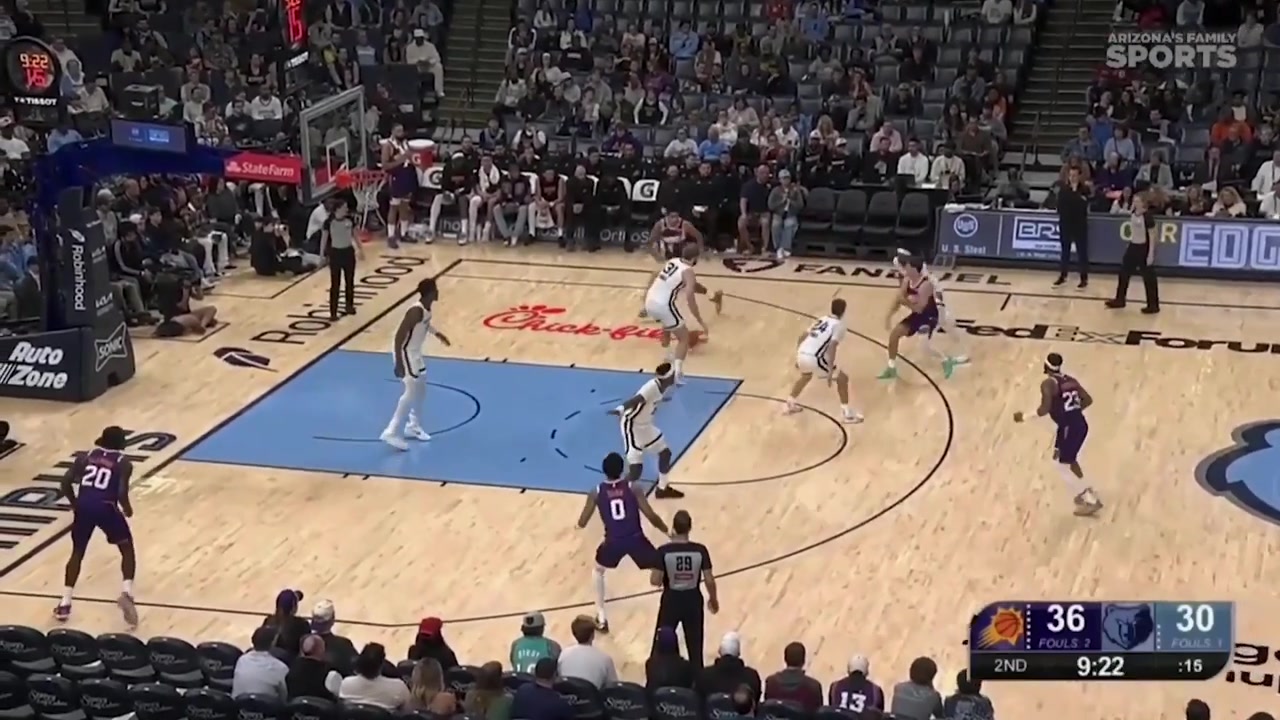Great ball movement leads to a big dunk on JJJ from Rasheer Fleming