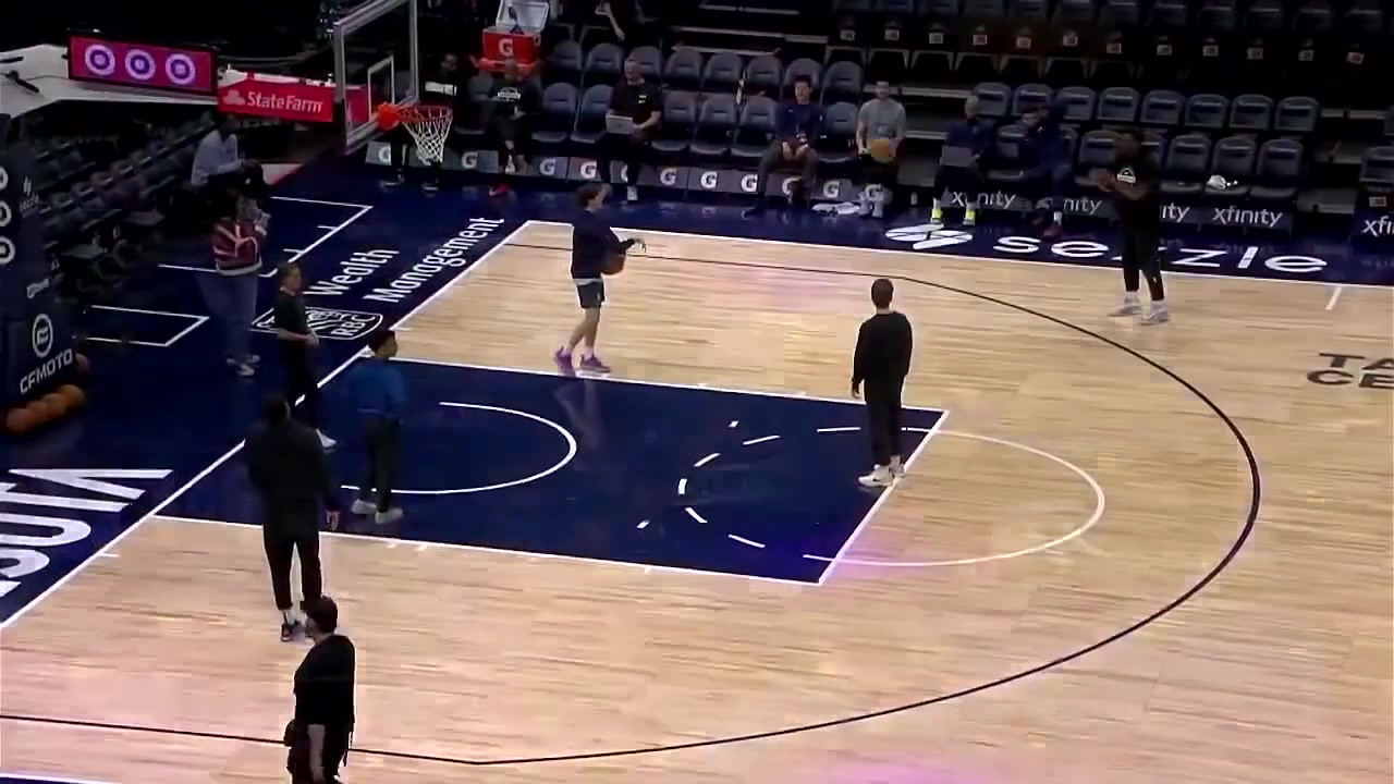 Anthony Edwards makes 4 left-handed threes in a row during warm ups