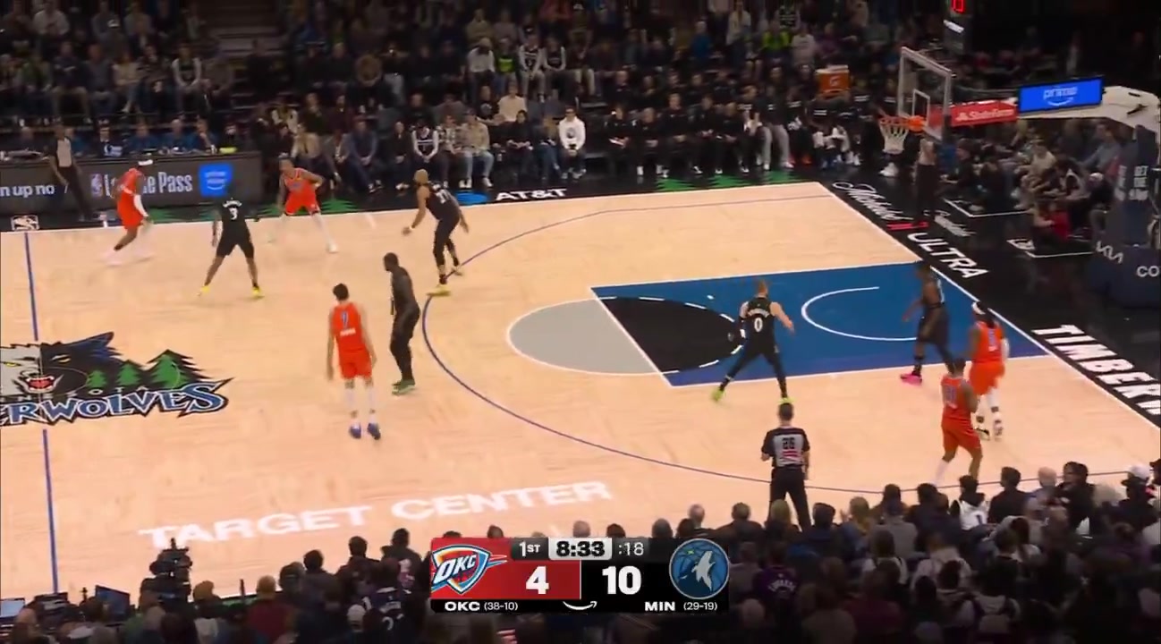 Jaden McDaniels locks down Shai Gilgeous-Alexander one-on-one and blocks his shot