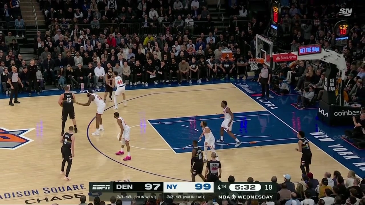 Jamal Murray hits the step-back mid-range jumper from the baseline scoring his 30th point