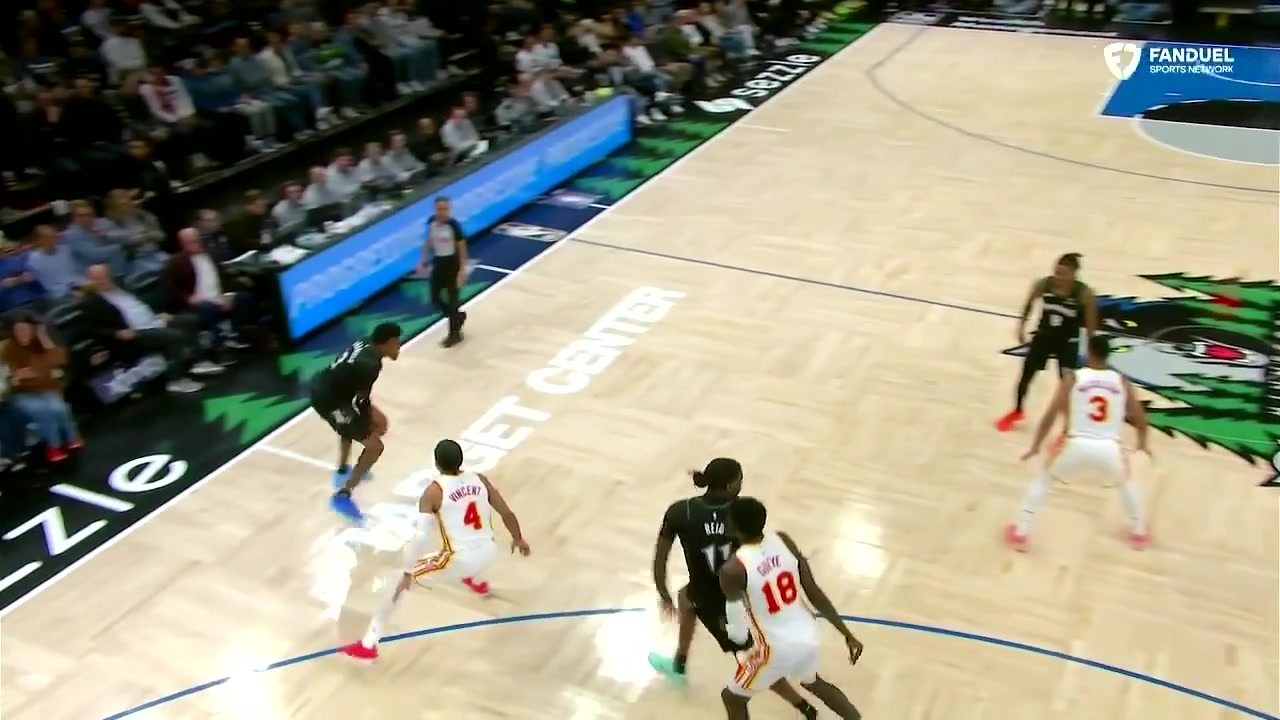 Naz Reid and Mo Gueye getting into it with Julius Randle coming to Naz's defense Reid and Gueye are both ejected