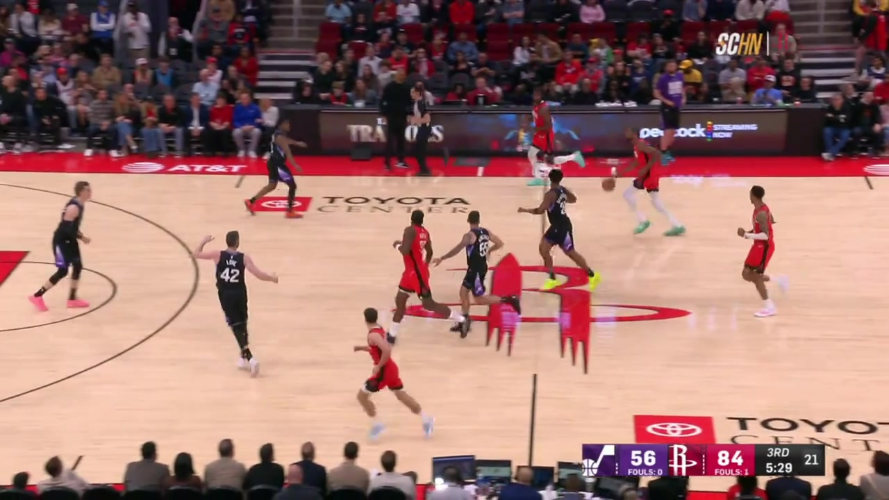 Kevin Durant passes to Jabari Smith Jr who makes the turnaround jumper This is KD's 12th assist of the night 4 short of tying his career-high - 16 assists