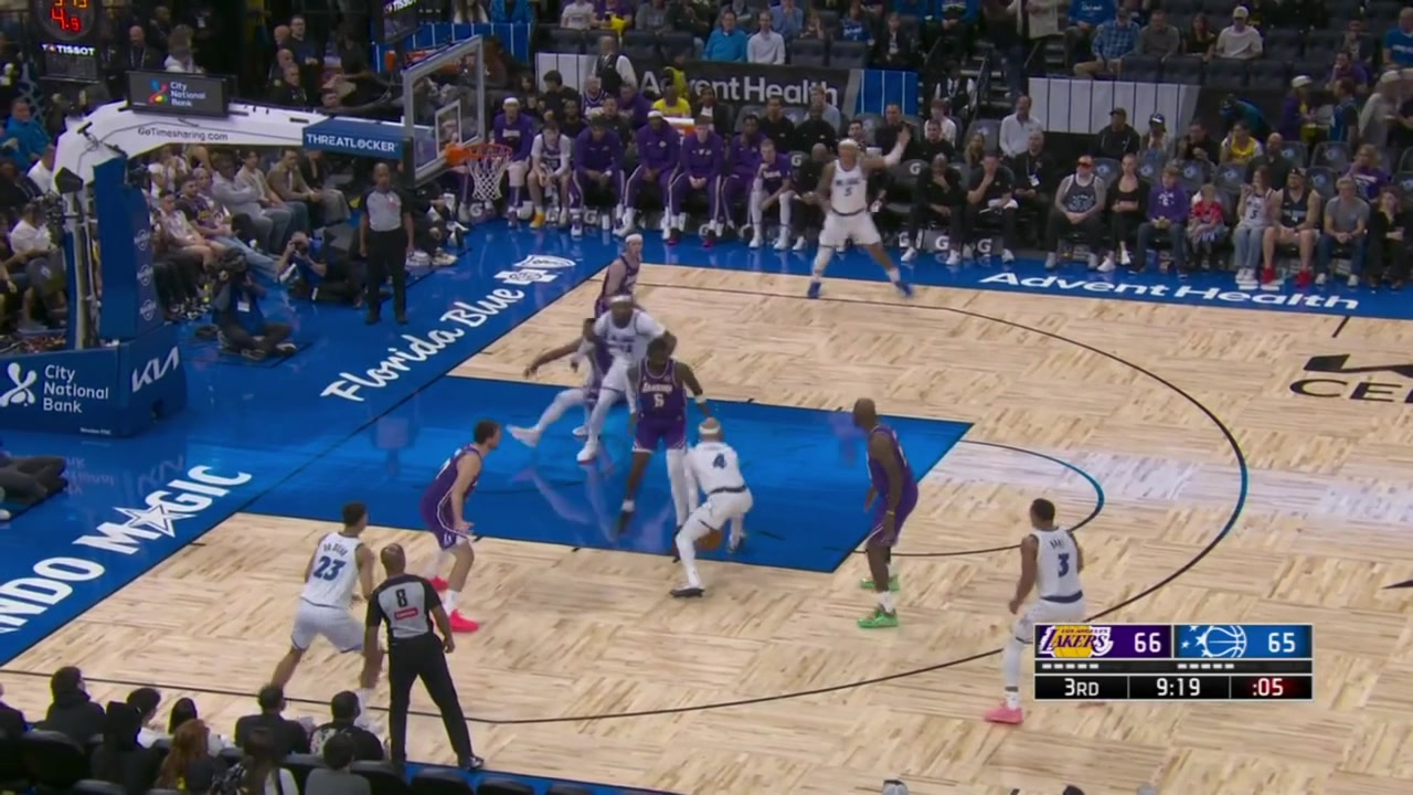 Lowlight Paolo Banchero does not notice the shot clock as he passes instead of shooting - 24 second violaton on the Magic
