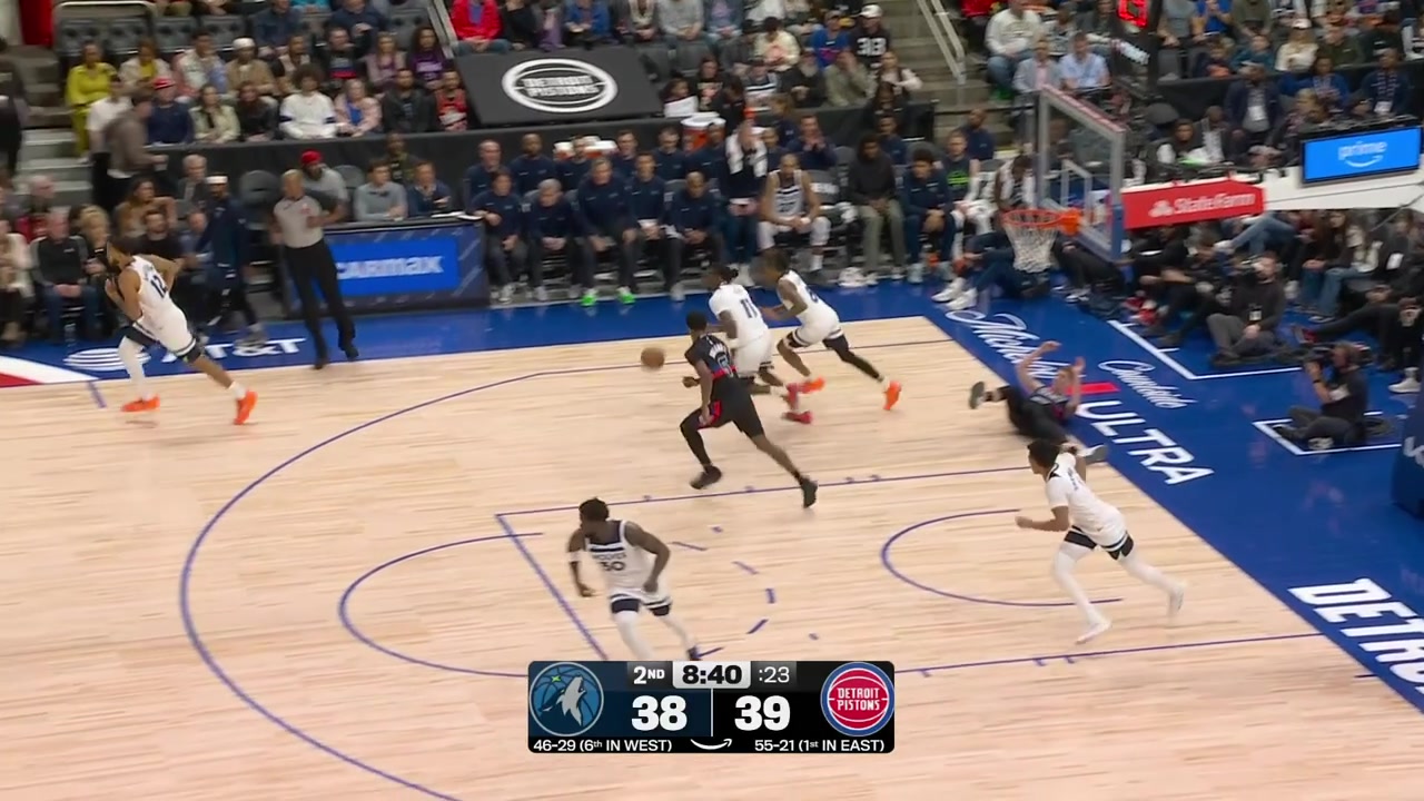 Julius Randle fakes Paul Reed with the jab step and scores the driving layup with a replay Including replays of Julius Randle highlights from the game thus far