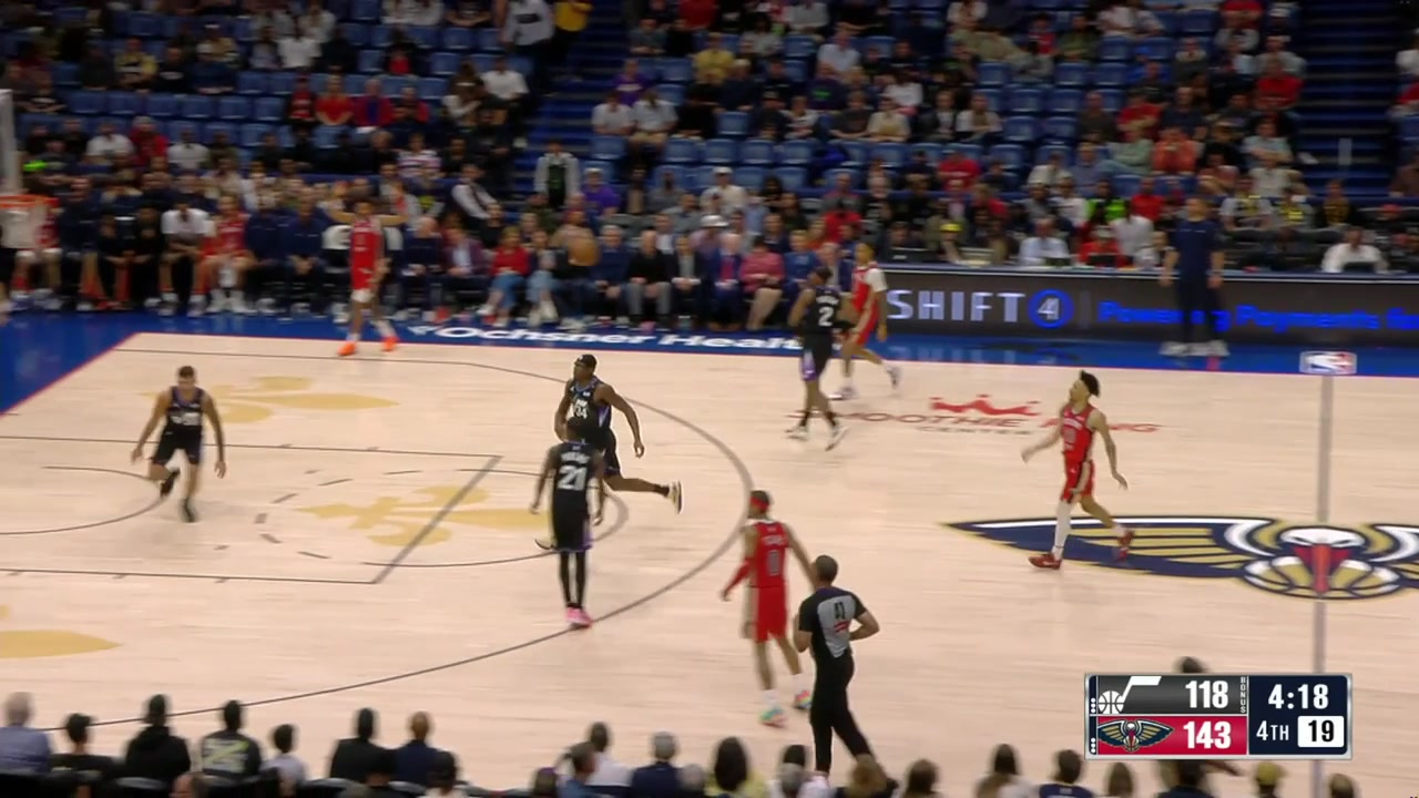 Jeremiah Fears scores the easy layup under the rim to give him 38 points as the Jazz don't really try to contest him Jordan Poole hits the step back 3 to give him 34 points
